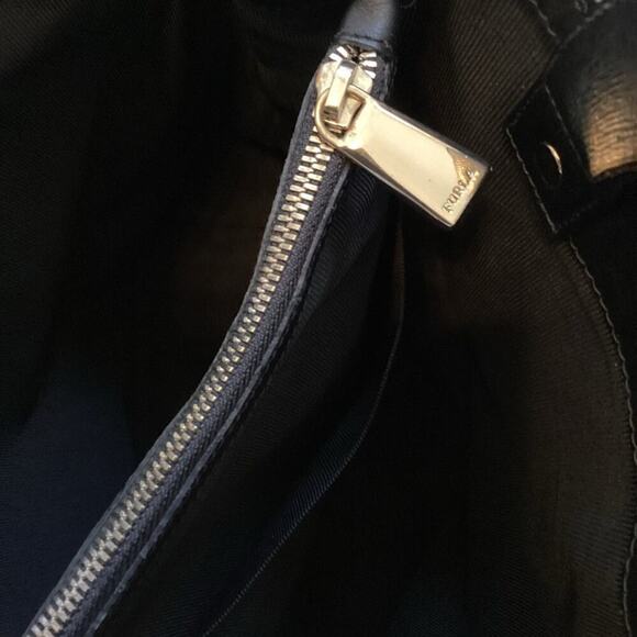 FURLA BLACK SIDE ZIP LEATHER TOTE - Picture 11 of 12